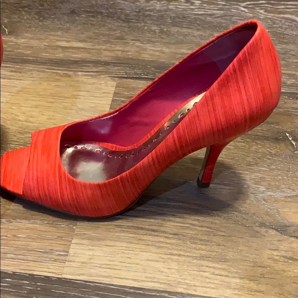 BCBG Ariel peep toe pumps - Picture 2 of 6